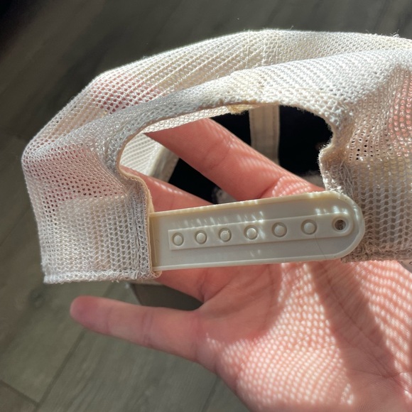 Cabela's Cream Hat - Picture 2 of 3